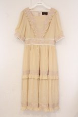 画像1: axes femme NOSTALGIE / レース×フリルワンピース F ベージュ O-26-05-25-053-AX-OP-OW-OS (1)