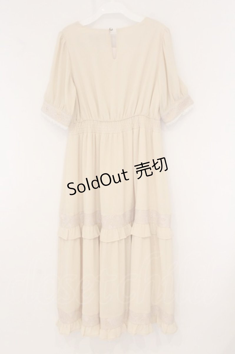 画像4: axes femme NOSTALGIE / レース×フリルワンピース F ベージュ O-26-05-25-053-AX-OP-OW-OS (4)