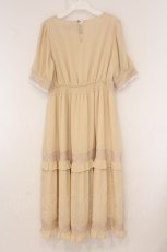 画像4: axes femme NOSTALGIE / レース×フリルワンピース F ベージュ O-26-05-25-053-AX-OP-OW-OS (4)