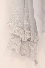 画像2: axes femme / レース袖リボンタイブラウス【リボンタイ欠品】 M サックス O-26-05-25-061-AX-BL-OW-OS (2)