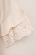 画像2: axes femme / フリル×レースリボンプルオーバー F シロ O-26-05-28-050-AX-TO-OW-OS (2)