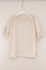 画像3: axes femme / フリル×レースリボンプルオーバー F シロ O-26-05-28-050-AX-TO-OW-OS (3)