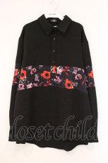 画像1: NieR Clothing / ローズ柄ブロッキングプルオーバーシャツ  ブラックｘレッド O-26-05-28-061-PU-TO-YM-OS (1)