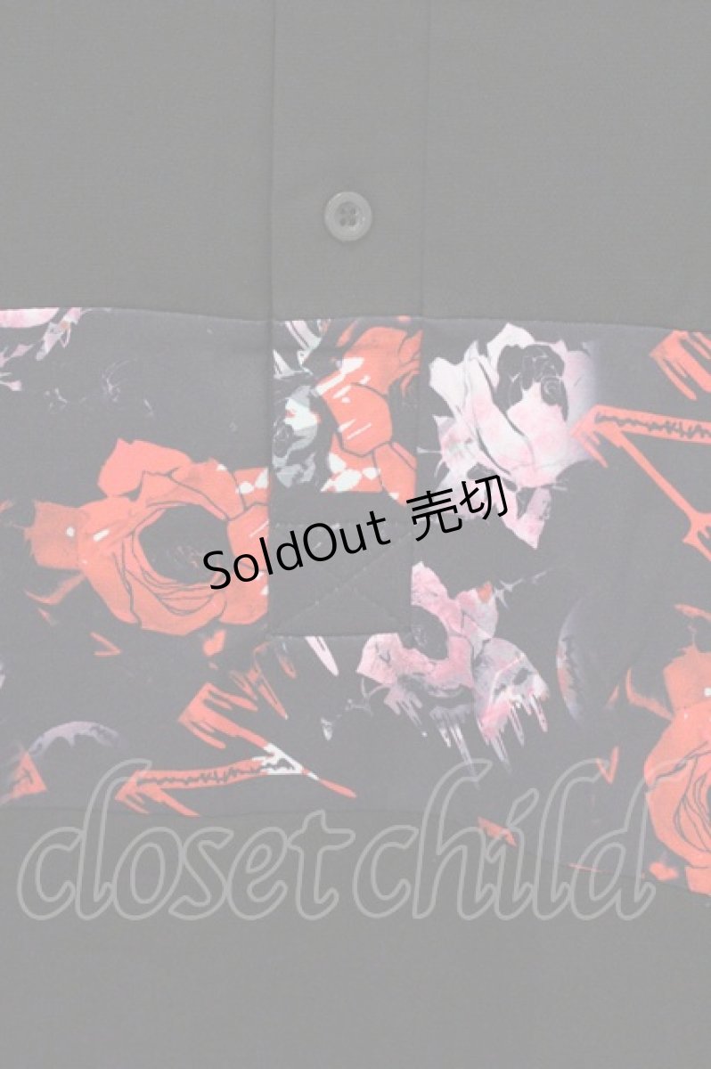 画像2: NieR Clothing / ローズ柄ブロッキングプルオーバーシャツ  ブラックｘレッド O-26-05-28-061-PU-TO-YM-ZI (2)
