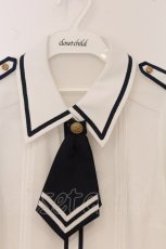 画像2: Amavel / タイブローチ付きブラウス F シロ×ネイビー O-26-06-03-051-CA-BL-OW-OS (2)