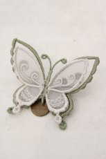 画像1: abilletage / Butterfly motif accessory（バタフライモチーフアクセサリー）  シロ×若草 ブローチ O-26-06-04-1013-GO-AC-IG-OS (1)