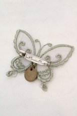 画像2: abilletage / Butterfly motif accessory（バタフライモチーフアクセサリー）  シロ×若草 ブローチ O-26-06-04-1013-GO-AC-IG-OS (2)