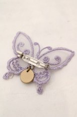 画像2: abilletage / Butterfly motif accessory（バタフライモチーフアクセサリー）  シロ×ラベンダー ブローチ O-26-06-04-1014-GO-AC-IG-OS (2)