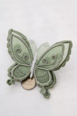 画像1: abilletage / Butterfly motif accessory（バタフライモチーフアクセサリー）  若草 ブローチ O-26-06-04-1016-GO-AC-IG-OS (1)