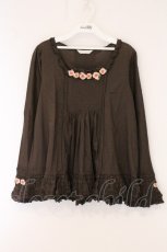 画像1: PINK HOUSE / フラワーモチーフプルブラウス  ブラウン O-26-06-04-074-LO-BL-IG-OS (1)