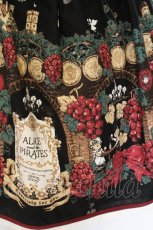 画像3: ALICE and the PIRATES / シャトー・ド・ヌヌース〜天使と秘密のワイナリー〜柄ジャンパースカートII  クロ O-26-06-05-005-PA-OP-IG-OS (3)