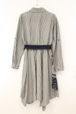 画像3: axes femme / スカーフ柄切替シャツワンピ M グレー×ネイビー O-26-06-06-033-AX-OP-IG-OS (3)