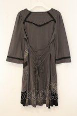 画像4: Ozz On / ストーン配色プリーツワンピース  グレー O-26-06-06-057-OO-OP-IG-OS (4)