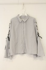 画像1: axes femme POETIQUE / ブローチ付フレアスリーブブラウス M ライトグレー O-26-06-08-049-AX-BL-IG-OS (1)