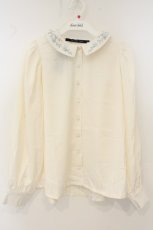 画像1: an another angelus / ローズモチーフ刺繍衿ブラウス【洗える】 F アイボリー O-26-06-09-1037-CA-BL-OW-OS (1)