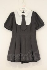 画像1: evelyn / ネクタイ付きタックプリーツワンピース  グレー×シロ O-26-06-09-021-LO-OP-IG-OS (1)