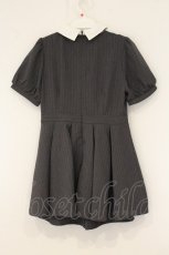 画像4: evelyn / ネクタイ付きタックプリーツワンピース  グレー×シロ O-26-06-09-021-LO-OP-IG-OS (4)