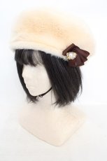 画像1: axes femme / リボンブローチ付ファーベレー  アイボリー O-26-06-10-004-AX-AC-IG-ZT0614T (1)