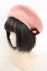 画像1: axes femme / リボンブローチ付ファーベレー  ピンク O-26-06-10-005-AX-AC-IG-ZT0614T (1)