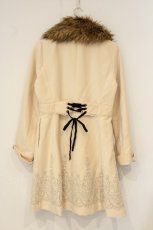 画像4: axes femme / 裾刺繍ファーティペ付きコート L アイボリー O-26-06-14-1066-AX-CO-IG-OS (4)