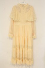 画像1: axes femme / 刺繍チュール使ケープワンピース F イエロー O-26-06-14-1025-AX-OP-IG-OS (1)