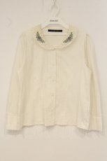 画像1: an another angelus / ローズ刺繍レースショールカラーシャツ F アイボリー O-26-06-18-053-CA-BL-OW-OS (1)