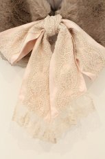 画像2: axes femme / リボンレースファーティペット 650×110mm ピンクグレー O-26-06-20-021-AX-ZA-IG-OS (2)