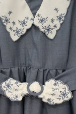 画像2: axes femme POETIQUE / フラワー刺繍レトロワンピース M ブルー O-26-06-22-084-AX-OP-OW-OS (2)
