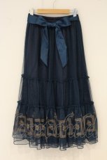 画像1: axes femme / 額縁刺繍チュールスカート F ブルー O-26-06-23-055-AX-SK-OW-OS (1)