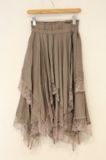 画像3: axes femme / VTG風サテンイレヘムスカート F ベージュ O-26-06-23-060-AX-SK-OW-OS (3)
