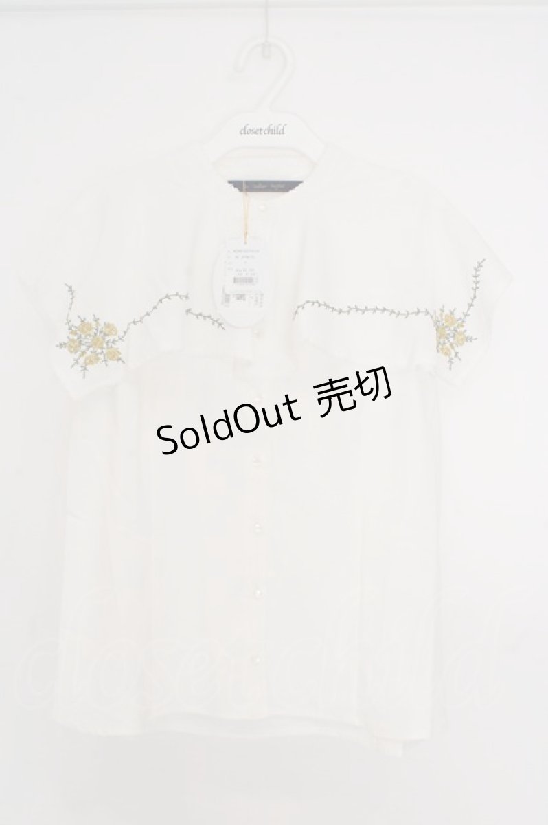 画像1: an another angelus / スクエアケープ衿ローズ刺繍ブラウス F オフシロ O-26-06-23-1004-CA-BL-OW-OS (1)