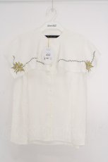 画像1: an another angelus / スクエアケープ衿ローズ刺繍ブラウス F オフシロ O-26-06-23-1004-CA-BL-OW-OS (1)