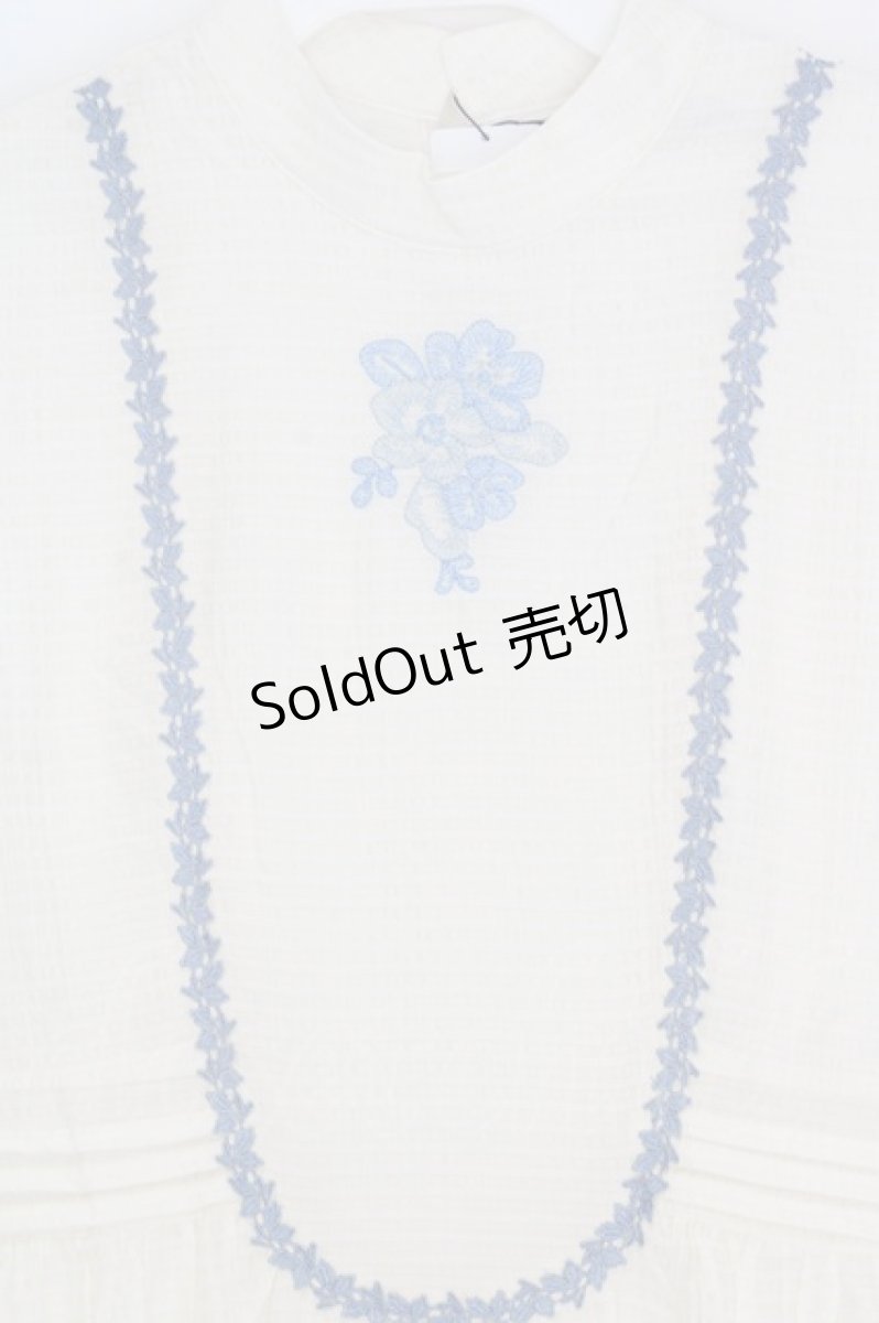 画像2: an another angelus / ネックレスヨーク切替花刺繍ワンピース【洗える】 F オフシロ O-26-06-23-1049-CA-OP-OW-OS (2)