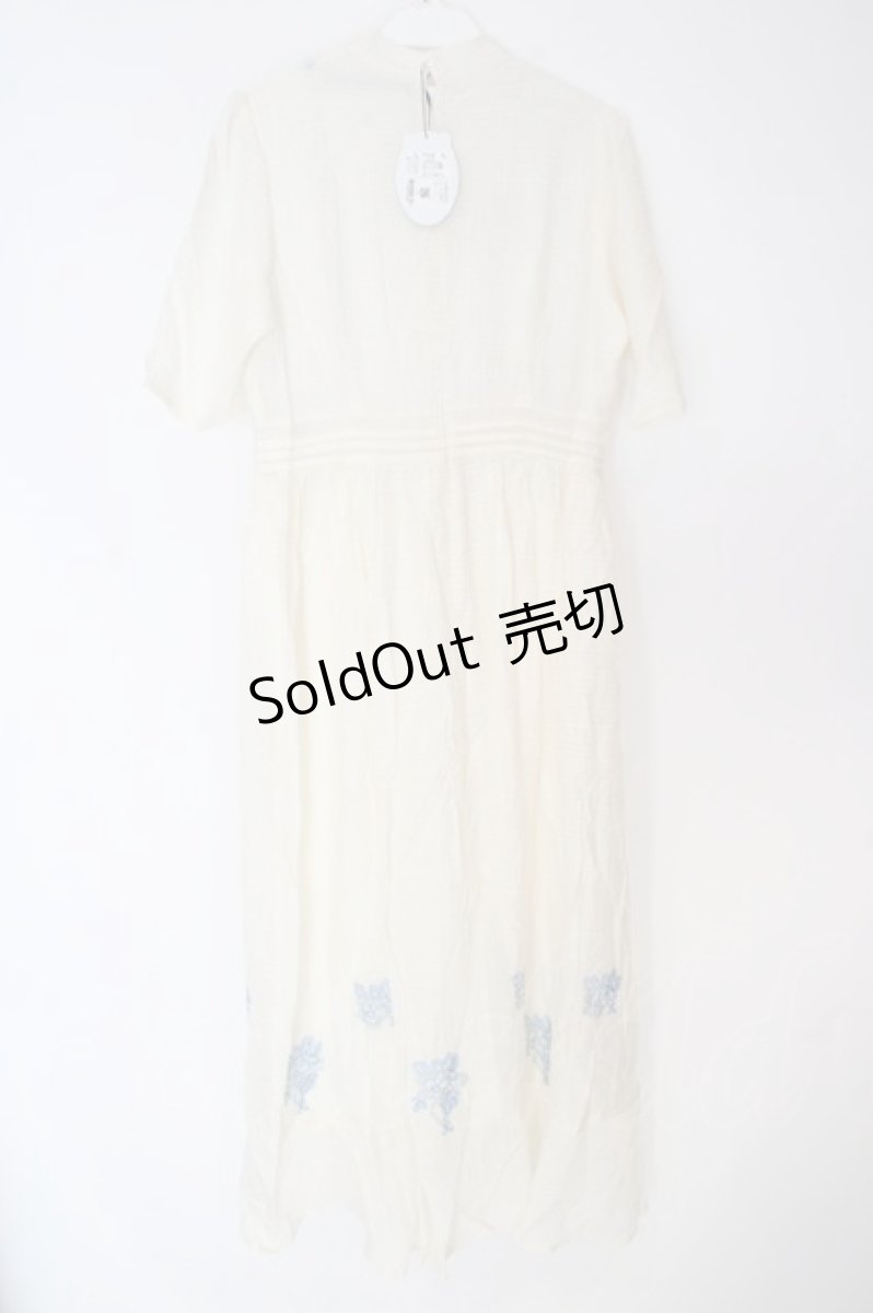 画像3: an another angelus / ネックレスヨーク切替花刺繍ワンピース【洗える】 F オフシロ O-26-06-23-1049-CA-OP-OW-OS (3)