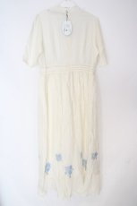 画像3: an another angelus / ネックレスヨーク切替花刺繍ワンピース【洗える】 F オフシロ O-26-06-23-1049-CA-OP-OW-OS (3)