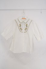 画像1: F i.n.t / クロッカス刺繍ヨーク切替シャツ F オフシロ O-26-06-23-1006-CA-BL-OW-OS (1)