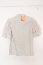 画像3: Fi.n.t / シアースリーブロゴ刺繍ボウタイブラウス F ライトグレー O-26-06-23-1069-CA-BL-OW-OS (3)