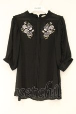 画像1: axes femme / ローズ刺繍プチフリルブラウス M クロ O-26-06-23-071-AX-BL-OW-OS (1)