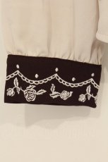 画像3: Secret Honey / 薔薇刺繍ブラウス 2 ワイン×アイボリー O-26-06-23-094-CA-BL-OW-OS (3)