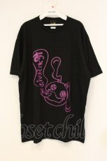 画像1: NieR Clothing / NieRちゃんプリントTシャツ XL あそんでくらしたい（ブラック×パープル） O-26-06-25-012-PU-TS-OW-OS (1)