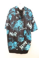 画像2: NieR Clothing / 総柄半袖パーカー F ブラックｘブルー O-26-06-28-003-PU-TO-YM-OS (2)