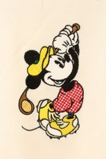 画像2: Karl Helmut / Disneyコラボ ミニー刺繍Tシャツ 3(M) アイボリー O-26-06-29-065-EL-TS-IG-OS (2)