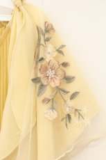 画像2: axes femme / 袖刺繍入りプルオーバー  イエロー O-26-07-01-006-AX-TO-OW-OS (2)