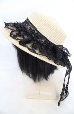 画像1: axes femme / レースリボンフリルカンカン帽  ナチュラル×クロ O-26-07-01-1009-AX-AC-OW-OS (1)