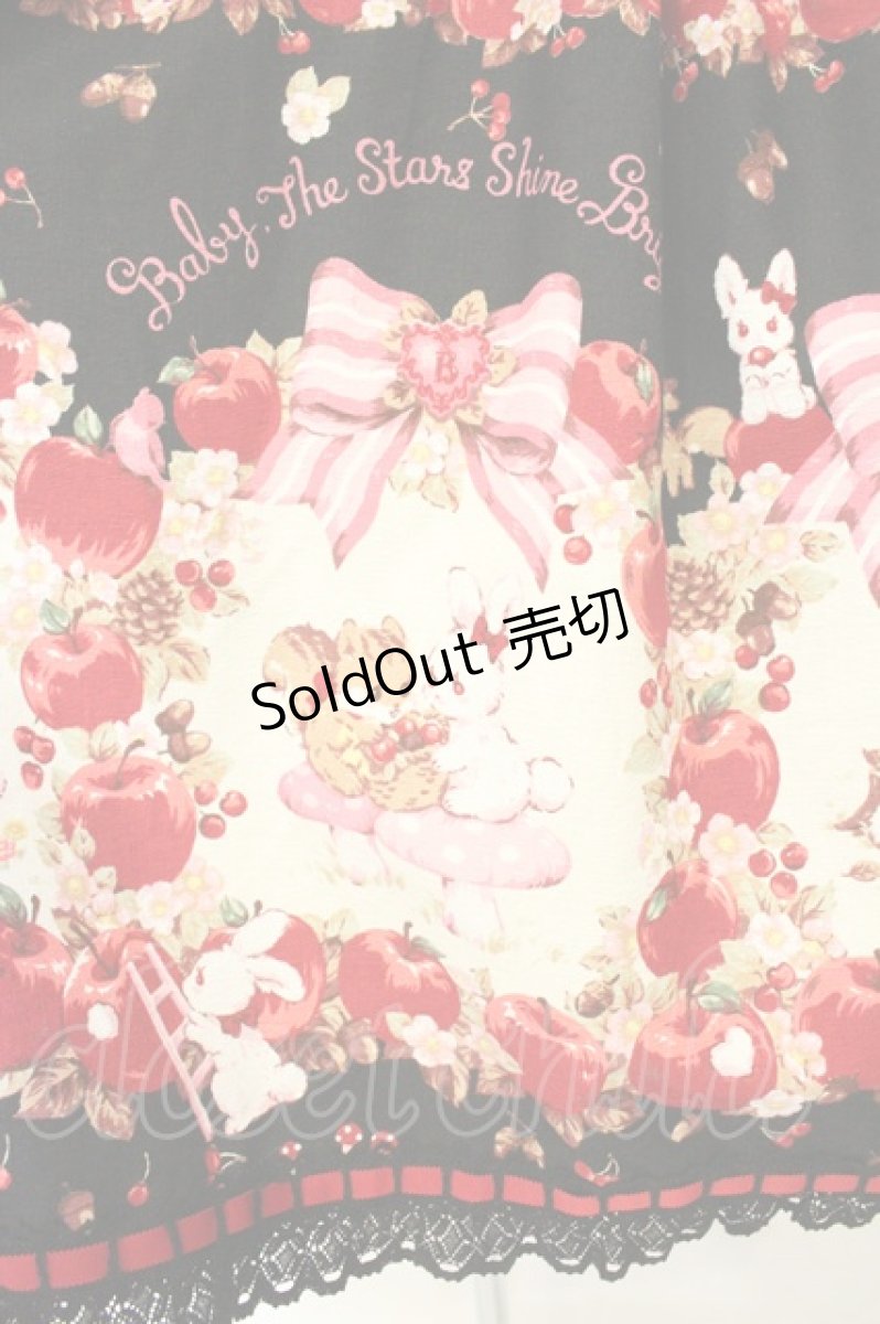 画像3: BABY,THE STARS SHINE BRIGHT / Pomme rouge〜うさぎとりすのりんごの森〜柄ジャンパースカートII  クロ O-26-07-01-062-BA-OP-OW-OS (3)