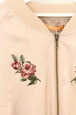 画像2: Fi.n.t / バックローズ刺繍サテンブルゾン F ピンクベージュ O-26-07-02-053-CA-JA-OW-OS (2)