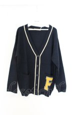 画像1: Fi.n.t / レタードワッペン腰丈ニットカーディガン F ネイビー O-26-07-02-061-CA-TO-OW-ZT211 (1)