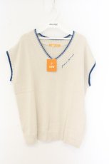 画像1: Fi.n.t / ロゴ刺繍ラインニットベスト  ベージュ O-26-07-02-077-CA-TO-IG-OS (1)