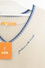 画像2: Fi.n.t / ロゴ刺繍ラインニットベスト  ベージュ O-26-07-02-077-CA-TO-IG-OS (2)