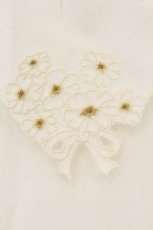 画像2: F i.n.t / ミニブーケ刺繍カットワーク衿ブラウス  シロ O-26-07-03-025-CA-BL-IG-OS (2)